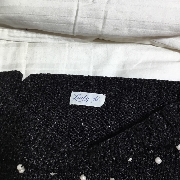 Lady Di heavy knit sweater, no size tag,stretch, pearls embellishments - Picture 3 of 4